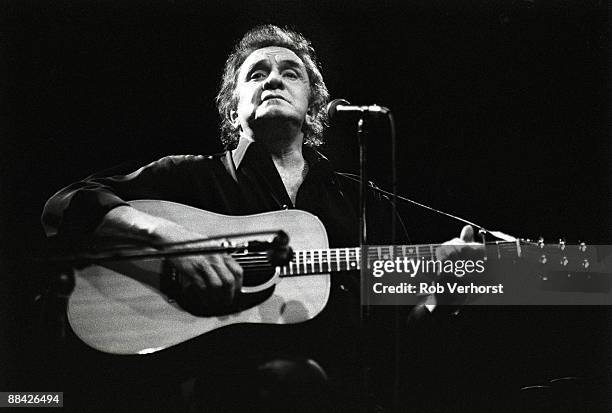 Photo of Johnny CASH, Johnny Cash performing live onstage