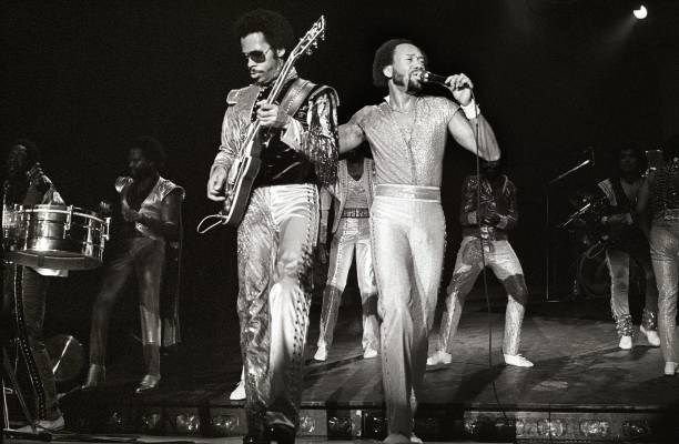 Photo of EARTH WIND & FIRE and Johnny GRAHAM and Maurice WHITE, Johnny Graham and Maurice White performing on stage