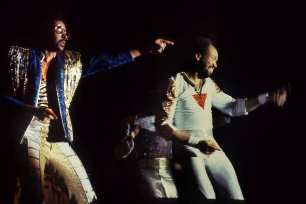Photo of EARTH WIND & FIRE and Ralph JOHNSON and Maurice WHITE, Ralph Johnson and Maurice White performing on stage