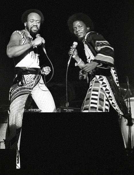 Photo of EARTH WIND & FIRE and Maurice WHITE and Philip BAILEY, Maurice White and Philip Bailey performing on stage