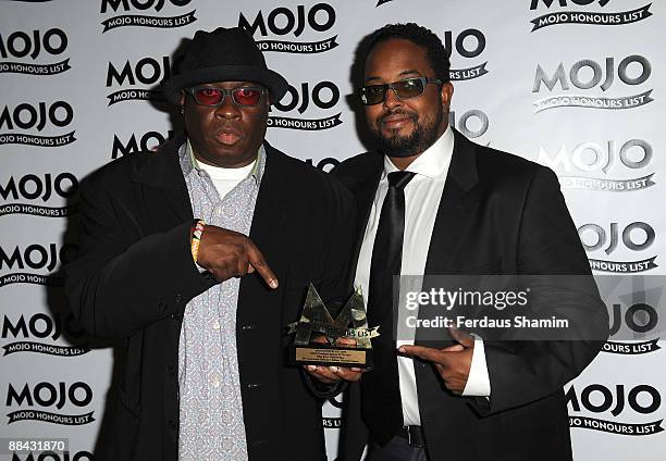 Vince Wilburn and Erin Davis with the MOJO Catalogue award for the Miles Davies Kind of Blue 50th Anniversary Edition during the 2009 MOJO Honours...