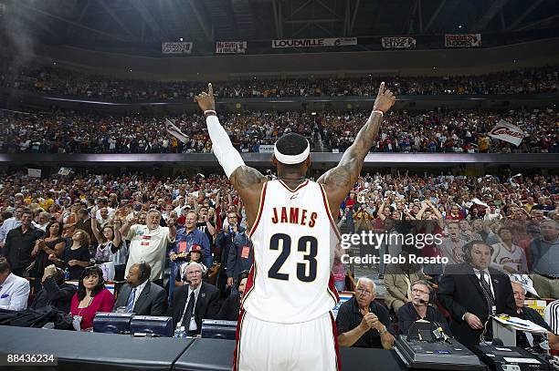 Playoffs: Cleveland Cavaliers LeBron James before game vs Orlando Magic. Game 5. Cleveland, OH 5/28/2009 CREDIT: Bob Rosato