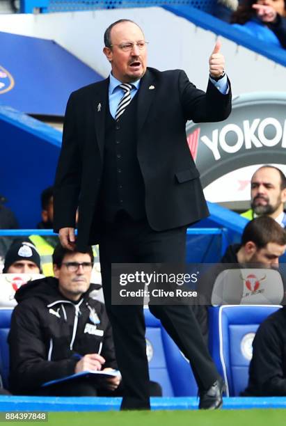 Rafael Benitez, Manager of Newcastle United gives his team a thumbs up during the Premier League match between Chelsea and Newcastle United at...