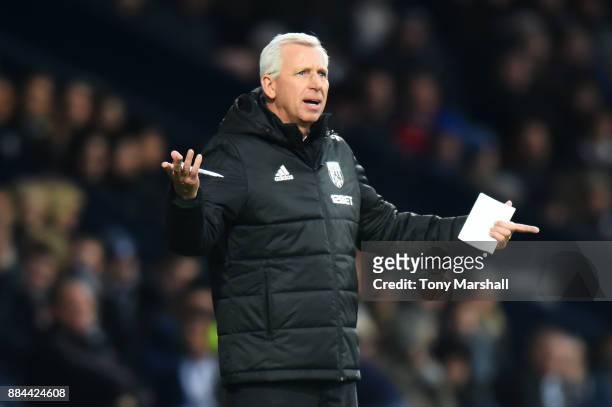 Alan Pardew, Manager of West Bromwich Albion gives his team instructions during the Premier League match between West Bromwich Albion and Crystal...