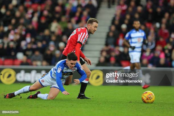 Aiden McGeady of Sunderland competes with Liam Kelly of Reading during the Sky Bet Championship match between Sunderland and Reading at Stadium of...