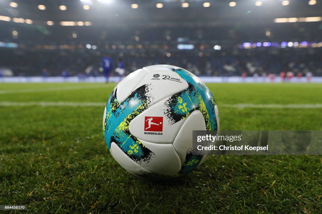 FC Schalke 04 v 1. FC Koeln - Bundesliga