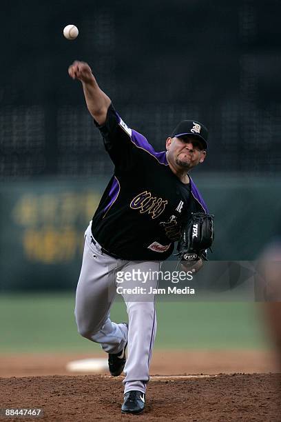 Juan Carlos Acevedo of Chihuahua's Dorados pitches during their game against Diablos Rojos of Mexico valid for Mexican BaseBall League 2009 at Foro...