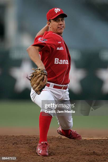 Roberto Ramirez of Mexico's Diablos Rojos pitches during their game against Chihuahua's Dorados valid for Mexican BaseBall League 2009 at Foro Sol on...