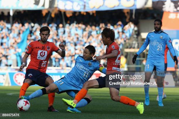 Yu Kobayashi of Kawasaki Frontale competes for the ball against Ariajasuru Hasegawa and Kazuma Takayama of Omiya Ardija during the J.League J1 match...