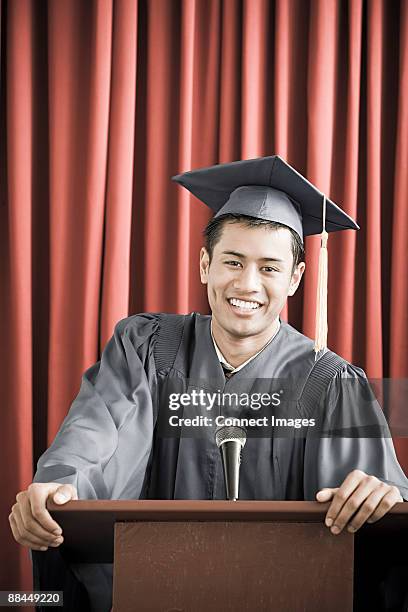 graduate giving speech - graduation speech stock pictures, royalty-free photos & images