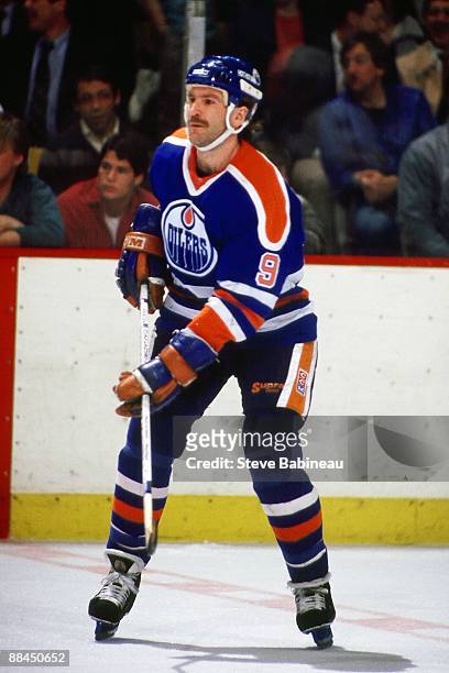 Glen Anderson of the Edmonton Oilers skates against the Boston Bruins at the Boston Garden in Boston.