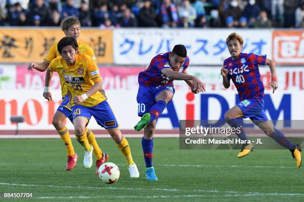 Dudu of Ventforet Kofu shoots at goal during the J.League J1 match between Ventforet Kofu and Vegalta Sendai at Yamanashi Chou Bank Stadium on...