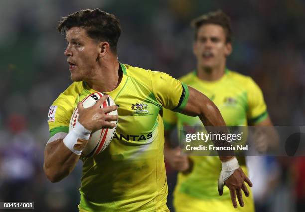 Simon Kennewell of Australia runs with the ball during the match between and on Day Three of the Emirates Dubai Rugby Sevens - HSBC Sevens World...