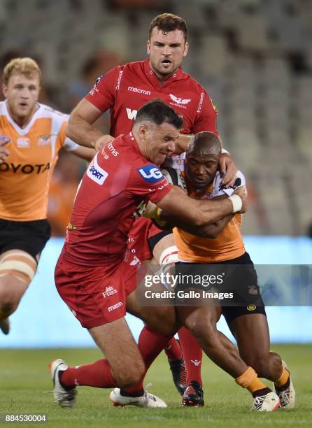 Makazola Mapimpi of the Toyota Cheetahs and Mike Phillips of the Scarlets during the Guinness Pro14 match between Toyota Cheetahs and Scarlets at...