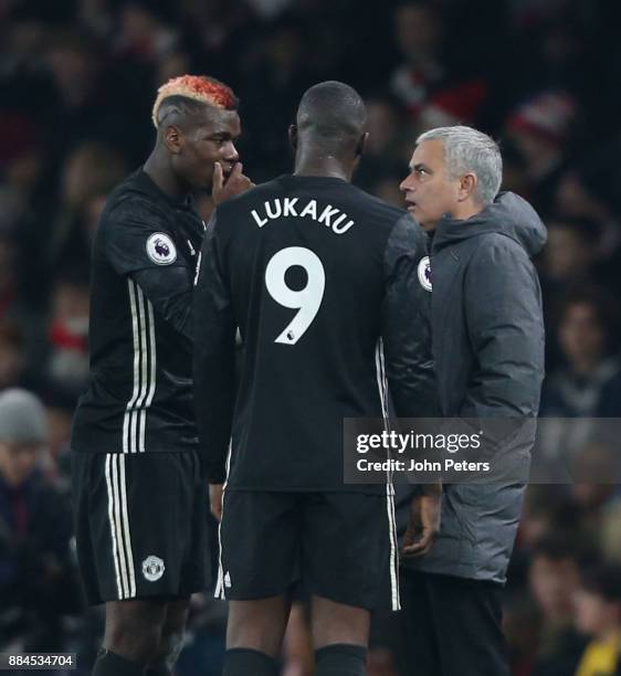 Manager Jose Mourinho of Manchester United speaks to Paul Pogba and Romelu Lukaku during the Premier League match between Arsenal and Manchester...