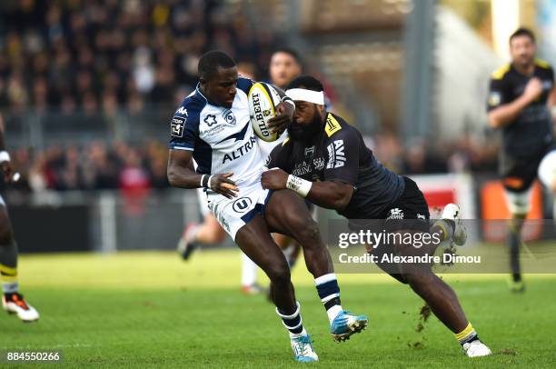 Levani Botia of La Rochelle and Gabriel Ngandebe of Montpellier during the Top 14 match between La Rochelle and Montpellier on December 2, 2017 in La...