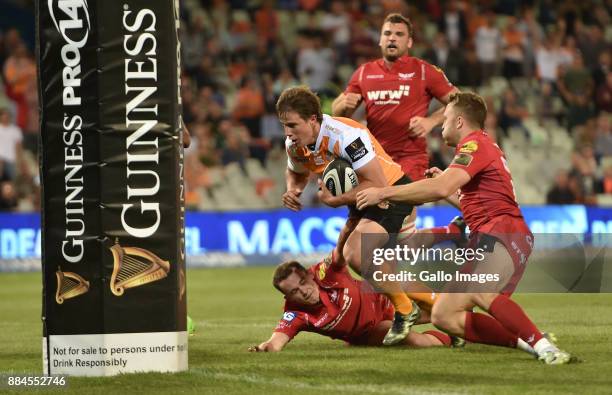 William Small-Smith of the Toyota Cheetahs scoring his try during the Guinness Pro14 match between Toyota Cheetahs and Scarlets at Toyota Stadium on...