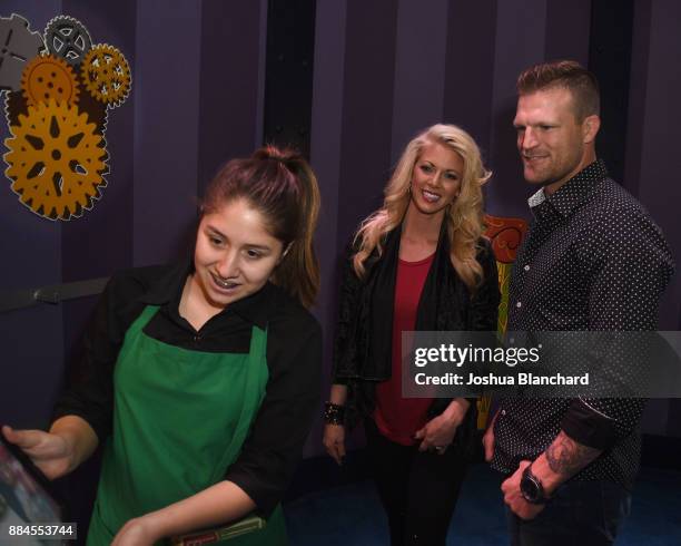 Flip or Flop Vegas' Stars Aubrey and Bristol Marunde visit HGTV Santa HQ at Los Cerritos Centeron December 1, 2017 in Los Angeles, California.