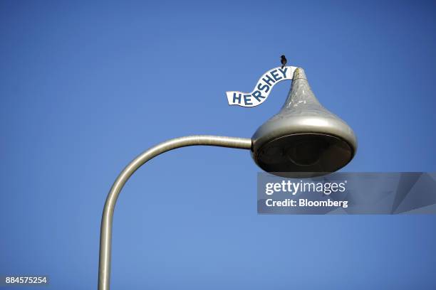 Street light shaped in the likeness of Hershey Co. Kisses candy stand in downtown Hershey, Pennsylvania, U.S., on Tuesday, Nov. 28, 2017. Hershey...