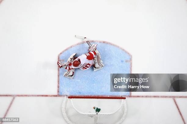 Goaltender Chris Osgood of the Detroit Red Wings defends the net in Game Four of the Western Conference Semifinals against the Anaheim Ducks at Honda...
