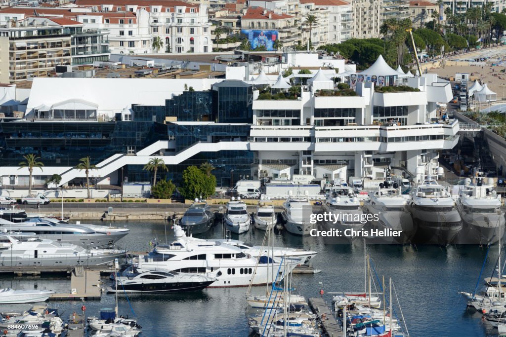 Palais des Festivals et des Congrès & Luxury Yachts Cannes