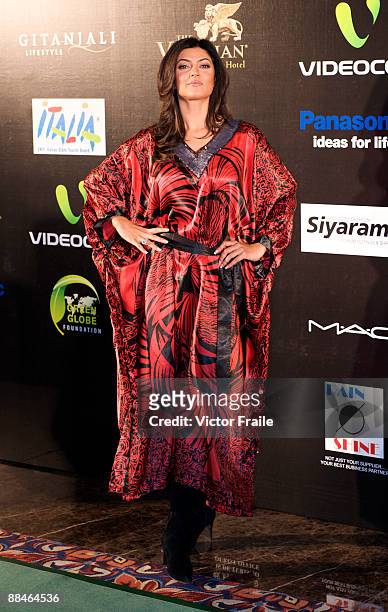 Indian actress Sushmita Sen arrives on the green carpet before the Fashion Extravaganza event as part of the 2009 International Indian Film Academy...