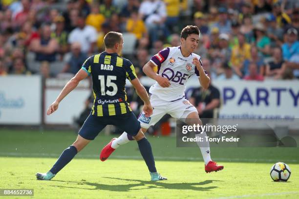 Jacob Italiano of the Glory contests the ball with Alan Baro of the Mariners during the round nine A-League match between the Central Coast Mariners...