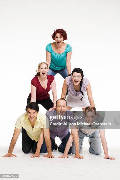 a group of people in a human pyramid - human pyramid fotografías e imágenes de stock