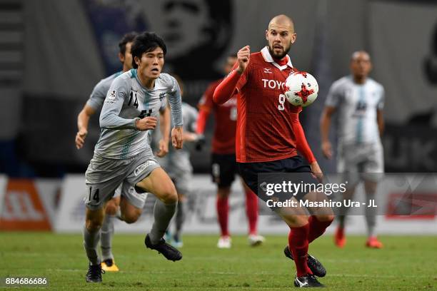 Robin Simovic Takehiro Photos and Premium High Res Pictures - Getty Images