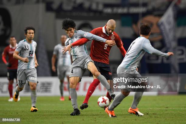 Robin Simovic Takehiro Photos and Premium High Res Pictures - Getty Images