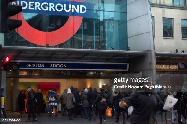 outdoor christmas - brixton station stock pictures, royalty-free photos & images