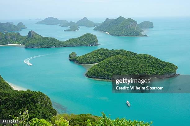 view over mu koh ang thong marine park - golfo de tailandia fotografías e imágenes de stock