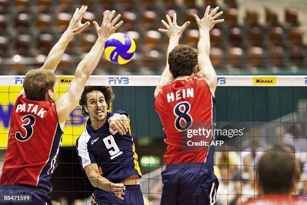 Dutch Jeroen Trommel passes the American block during their Volleyball World League 2009 match in Rotterdam, on June 13, 2009. Netherlands defeated...