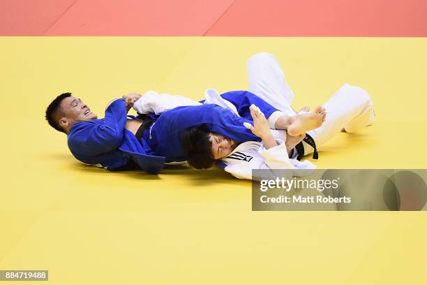 Uuganbaatar Otgonbaatar of Mongolia competes against Sungho Lee of South Korea in the Men's 81kg Final during day two of the Judo Grand Slam Tokyo at...