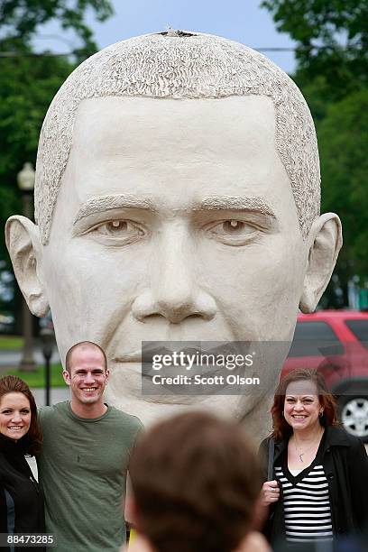 Obama Statue Sculpture Of Barack Obama Makes Stop In Chicago Photos and Premium High ...