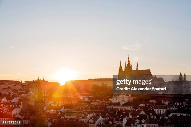 sunset at hradcany castle, prague, czech republic - prague castle foto e immagini stock