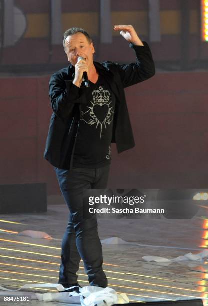 Jim Kerr of Simple Minds performs at the Wetten Dass...? Summer Edition on June 13, 2009 in Palma de Mallorca, Spain.