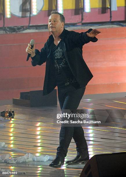 Jim Kerr of Simple Minds performs at the Wetten Dass...? Summer Edition on June 13, 2009 in Palma de Mallorca, Spain.