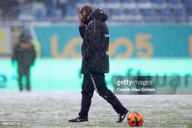 Head coach Torsten Frings of Darmstadt reacts after the Second Bundesliga match between SV Darmstadt 98 and SSV Jahn Regensburg at Merck-Stadion am...