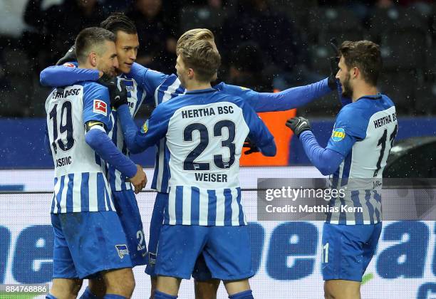 Davie Selke of Berlin jubilates with team mates after scoring the first goal during the Bundesliga match between Hertha BSC and Eintracht Frankfurt...