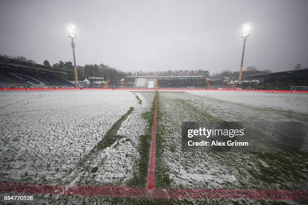 During the Second Bundesliga match between SV Darmstadt 98 and SSV Jahn Regensburg at Merck-Stadion am Boellenfalltor on December 3, 2017 in...