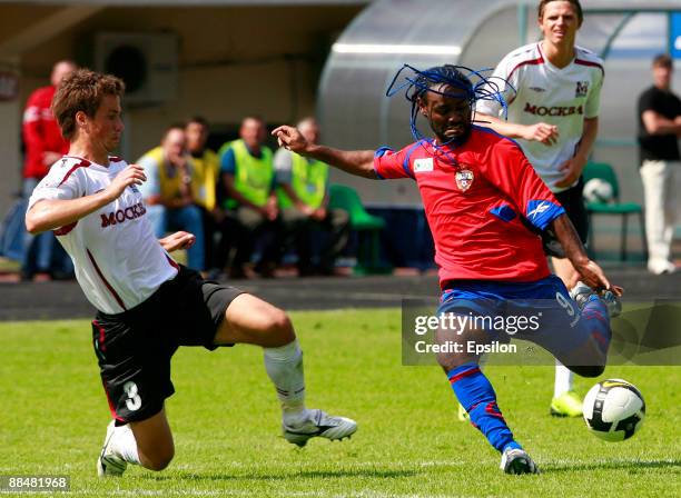 Aleksandr Sheshukov of FC Moscow battles for the ball with Vagner Love of PFC CSKA Moscow during the Russian Football League Championship match...