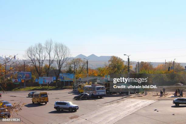 Ukraine, das Donezbecken, Kurzform Donbass, Gebiet Donezk, Gorlowka , Siedlung Bairak, ein stiller Vorort der Stadt, Busbahnhof, im Hintergrund ?...