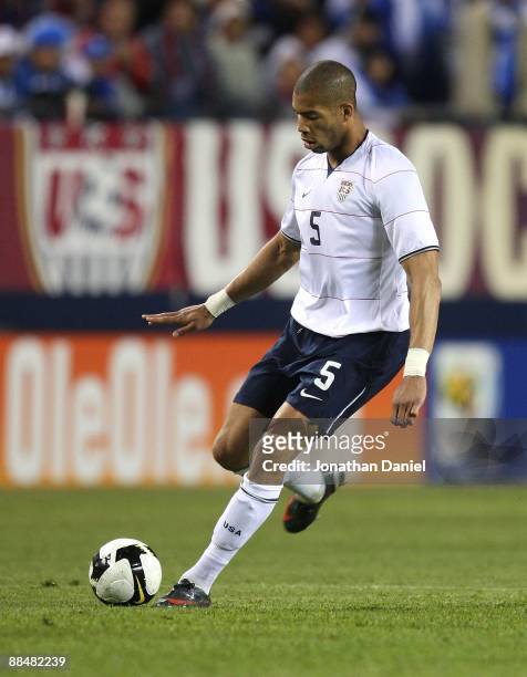 Oguchi Onyewu of the United States passes the ball against Honduras during a FIFA 2010 World Cup Qualifying match on June 6, 2009 at Soldier Field in...