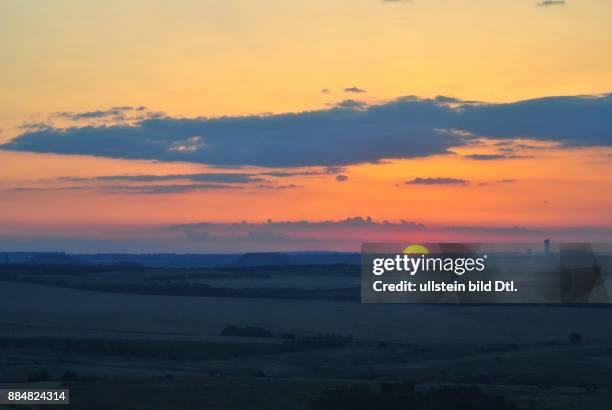 Ukraine, das Donezbecken, Kurzform Donbass, Gebiet Donezk, Landschaftspark Sujewka , Bergehalden und Schachtanlagen prägen das Landschaftsbild der...