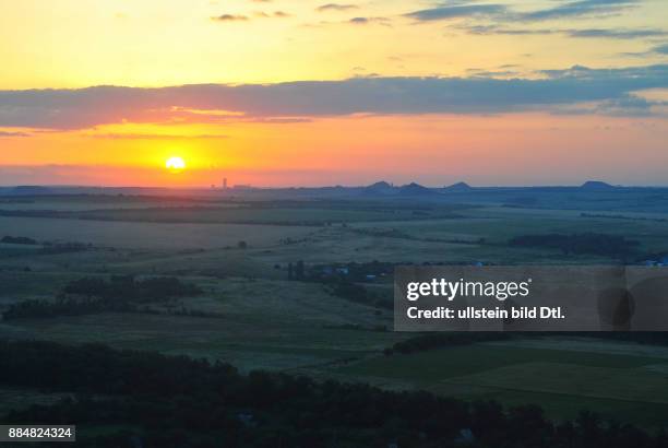 Ukraine, das Donezbecken, Kurzform Donbass, Gebiet Donezk, Landschaftspark Sujewka , Bergehalden und Schachtanlagen prägen das Landschaftsbild der...