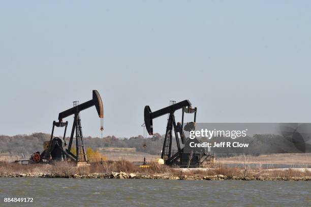 texas oil rigs - wildlife reserve stock pictures, royalty-free photos & images