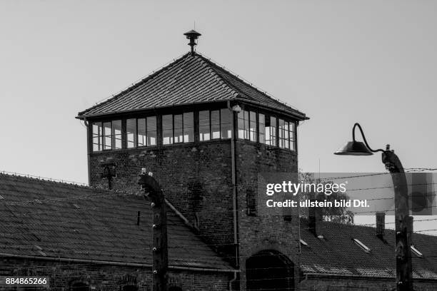 Auschwitz-Birkenau; Torgebäude; Einfahrt nach Birkenau;