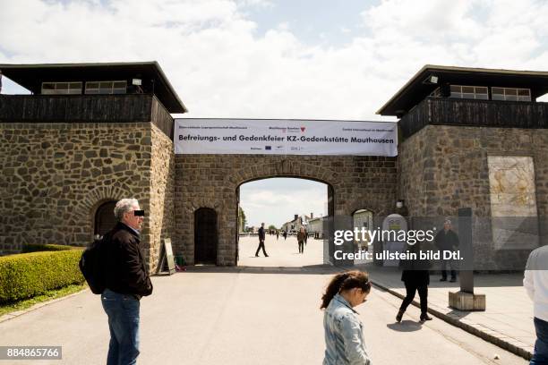 Befreiungsfeier 2016 in der KZ Gedenkstätte Mauthausen. Mehr als 6.000 Menschen, darunter auch Überlebende des Konzentrationslagers, aus dem In- und...
