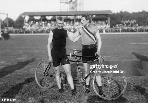 Rennfahrer, Dänemark Bei der Rad-Weltmeisterschaft in Berlin Aufnahme: Julius Kricheldorff Originalaufnahme im Archiv von ullstein bild